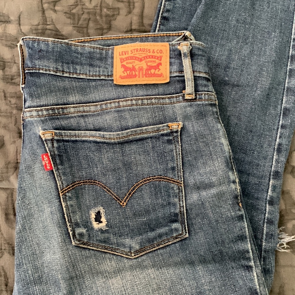 711 distressed skinny jeans